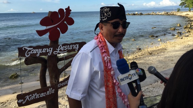 Menpar Arief Yahya dalam kunjungannya ke Tanjung Lesung. Foto: Gitario Vista Inasis/kumparan