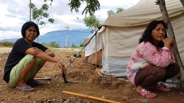 Sejumlah warga korban gempa bumi sudah 6 bulan ini masih bertahan di shelter pengungsi di Bundaran STQ Jalan Soekarno Hatta, Kelurahan Talise Valangguni, Kecamatan Mantikulore, Kota Palu. Foto: Dok. PaluPoso