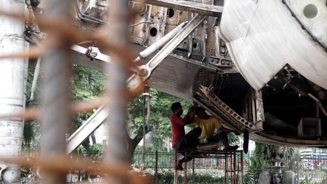 Pemotongan Pesawat Menjadi Restoran di Bekasi