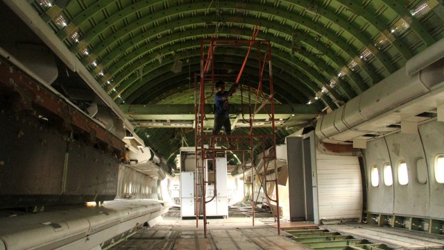 perakitan badan pesawat Boeing 747-400, di Bekasi, Jawa Barat.