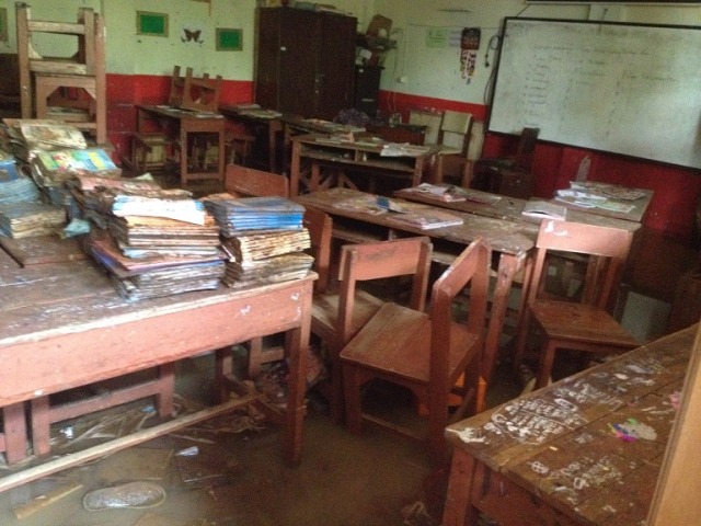 Ruang kelas SDN Aji Tunggal Kelurahan Pasir Endah Kecamatan Ujung Berung Kota Bandung, pascabanjir. (Foto: Iman Herdiana)