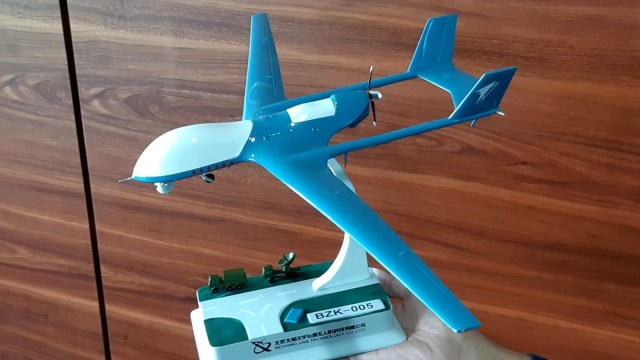 Replika Drone Kargo yang akan dipesan Garuda Indonesia dari Beijing. Foto: Dok. Garuda Indonesia