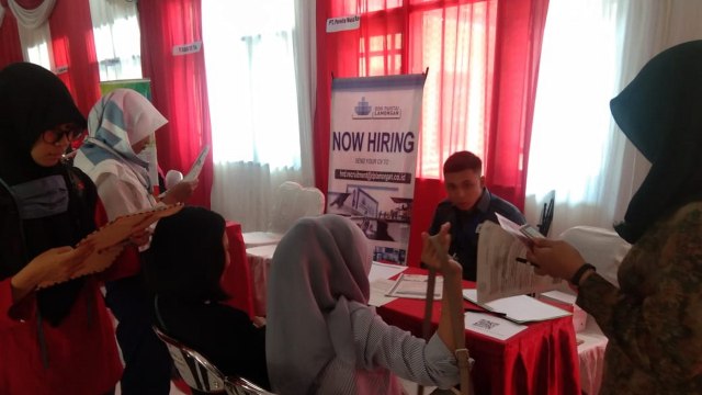 Suaasana kegiatan Job Market Fair, yang digelar Dinas Tenaga Kerja dan Transmigrasi Pemprov Jatim, di Gedung Bakorwil Jalan Pahlawan Bojonegoro, Selasa (02/04/2019).