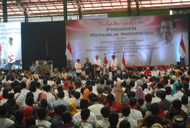 Presiden Jokowi memberikan pesan-pesan terkait penggunaan teknologi di bidang pertanian, Rabu (03/04/2019). (Tara Wahyu N. V.)
