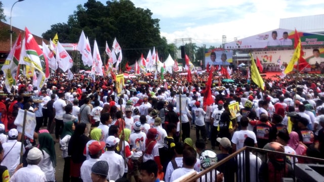 Suasana kampanye Capres nomor urut 01 Joko Widodo di Gor Sasana Krida, Kabupaten Banyumas, Jawa Tengah. Foto: Raga Imam/kumparan