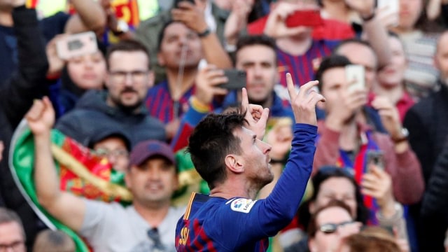 Lionel Messi berhasil mencetak lebih dari 40 gol dalam satu musim selama 10 musim terakhir. Foto: REUTERS/Albert Gea