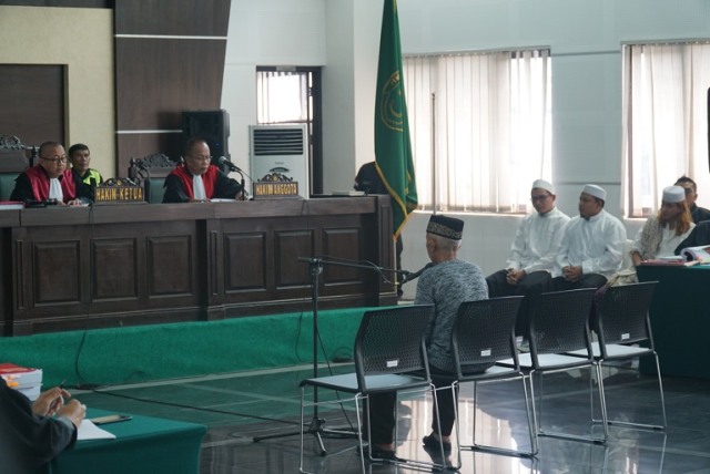 Sidang perkara penganiayaan yang diduga dilakukan terdakwa Bahar bin Smith kembali digelar di Gedung Perpustakaan dan Arsip Kota Bandung, Jalan Seram, Kamis (4/4). (Ananda Gabriel)