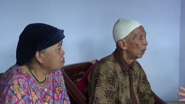 Satriya dan Suparman, sang penjual bakpao keliling.