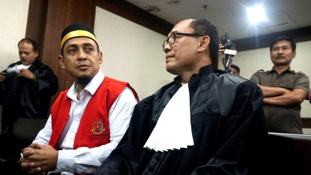 Bagus Bawana Putra (kiri) menjalani sidang perdana terkait kasus penyebaran hoaks di PN Jakarta Pusat, Kamis (4/4). Foto: Nugroho Sejati/kumparan