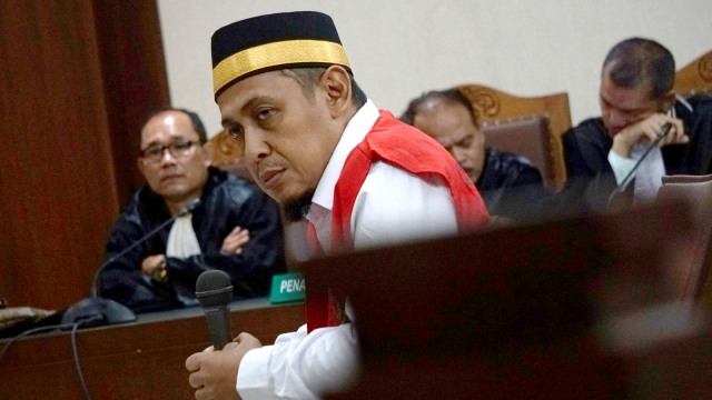 Bagus Bawana Putra menjalani sidang perdana terkait kasus penyebaran hoaks di PN Jakarta Pusat, Kamis (4/4). Foto: Nugroho Sejati/kumparan