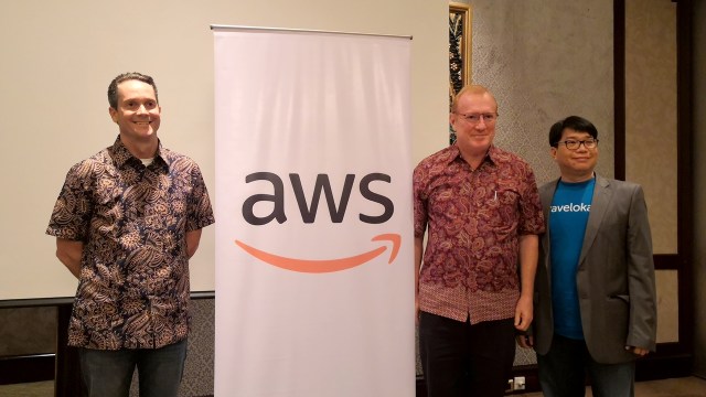 Ed Lenta, Managing Director Amazon Web Services (AWS) Asia Pasifik (paling kiri). Foto: Bianda Ludwianto/kumparan
