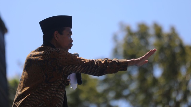 Ustaz Abdul Somad saat berceramah di Universitas Abulyatama, Lampoh Keude, Aceh Besar, Kamis (4/4). Foto: Husaini/acehkini