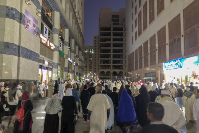 Jalanan di sekitar pasar Madinah, Arab Saudi. Foto: Suparta/acehkini
