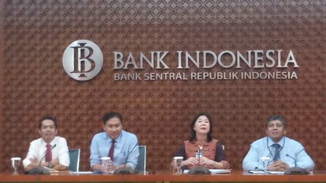 Kepala Departemen Kebijakan Sistem Pembayaran Bank Indonesia Filianingsih Hendarta (kedua dari kanan) di Gedung BI, Jakarta (4/4). Foto: Slefy Sandra Momongan/kumparan