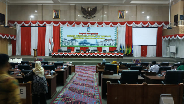 Ruang sidang DPRD Provinsi Kepulauan Riau yang sepi. Foto: kepripedia/Umay