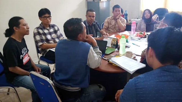 Diskusi 21 Organisasi masyarakat non pemerintah yang tergabung di Swara Manguni Sulut di Manado, terkait dengan gugatan hasil rekrutmen Hakim Agung yang dilaksanakan Komisi Yudisial. (foto:istimewa)