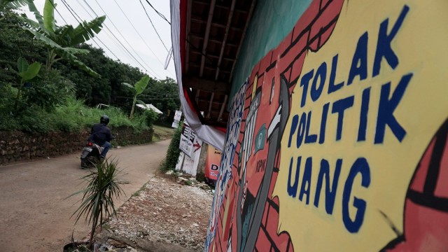 Mural di Kampung anti Politik Uang, Pondok Aren, Tangerang Selatan. Foto: Jamal Ramadhan/kumparan