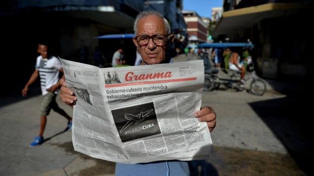 Koran Granma di Kuba Foto: AFP/Yamil Lage