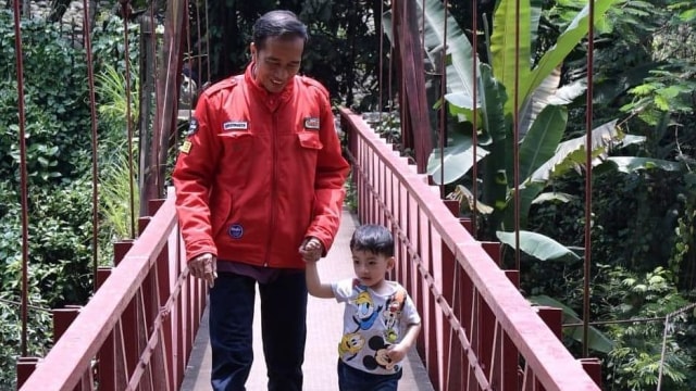 Joko Widodo dan cucu, Jan Ethes (Foto: Instagram @jokowi)