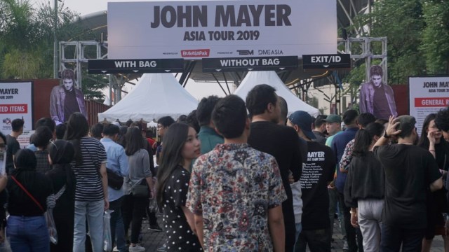 Penonton mulai memadati venue konser John Mayer Asia Tour 2019 di ICE BSD, Tangerang, Banten, Jumat (5/4). Foto: Fanny Kusumawardhani/kumparan