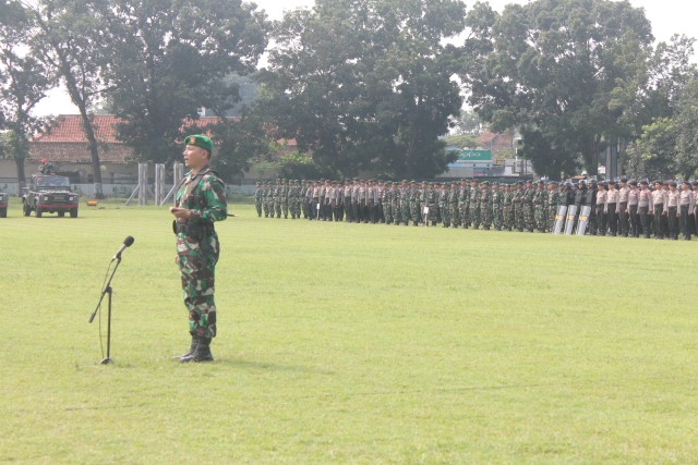 TNI dan Polri adakan apel bersama bertempat di Lapangan Lanud Adi Soemarmo, Jumat (04/04/2019). (Tara Wahyu N. V.)