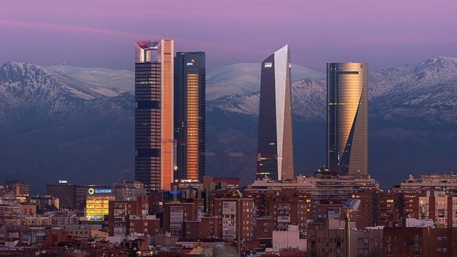 Landmark Modern Kota Madrid, 4 Torres--4 Menara (foto: @juanmaynar)