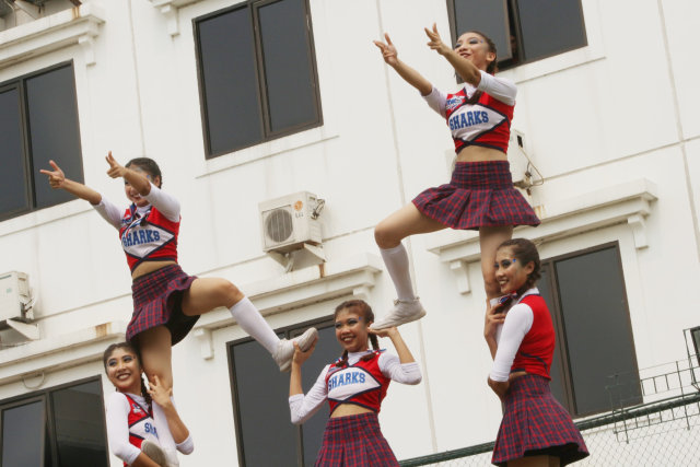 Foto: Adu Sorak Mahasiswa President University (Bagian 1) (56703)