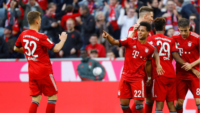 Para pemain Bayern Muenchen merayakan gol. Foto: REUTERS/Kai Pfaffenbach