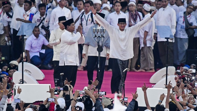 Capres-Cawapres no urut 02 Prabowo-Sandi saat kampanye akbar di Stadion Gelora Bung Karno Foto: Antara Foto/Hafidz Mubarak A