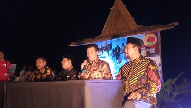 Bupati Halmahera Barat Danny Missy saat menyampaikan sambutannya dalam launching FTJ 2019 di Ternate. (Foto: Rizal Syam/cermat)