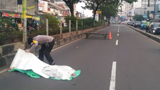 Mayat wanita di duga korban kecelakaan di Jalan Margonda, Depok. Foto: Dok. Istimewa