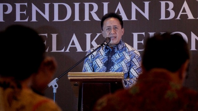 Kepala Badan Ekonomi Kreatif, Triawan Munaf, di acara penyerahan sertifikat HKI dan AKTA pendirian badan hukum kepada pelaku ekonomi kreatif di Hotel JS Luwansa, Jakarta, Senin (8/4). Foto: Irfan Adi Saputra/kumparan