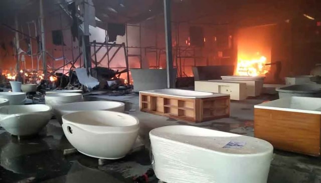 Kebakaran pabrik PT Apasier Indonesia