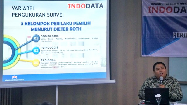 Direktur Eksekutif Indodata, Danis T. Saputra, M.Sc saat rilis Indodata terkait prediksi pemilu 2019, Jakarta, Senin (8/4). Foto: Irfan Adi Saputra/kumparan