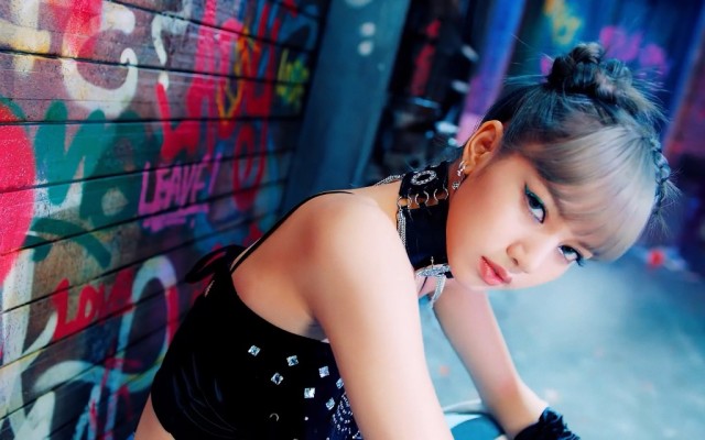 Contek Makeup Ala Lisa Blackpink Di Mv Kill This Love Dengan Produk Lokal Ini Kumparan Com