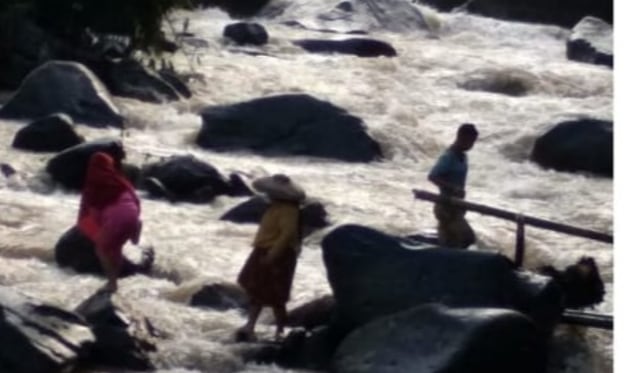 Sungai Cisarua Sukabumi Meluap