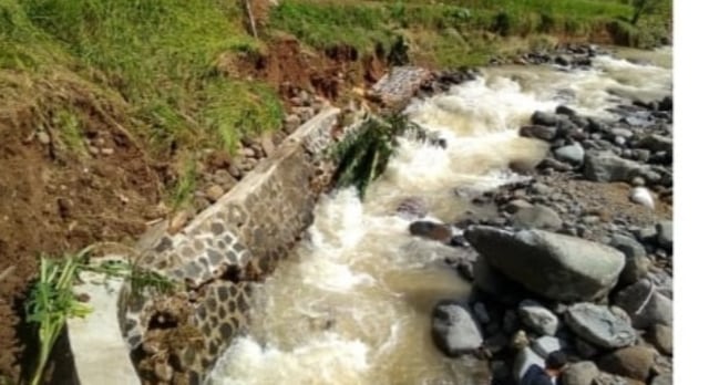 Sungai Cisarua Sukabumi Meluap