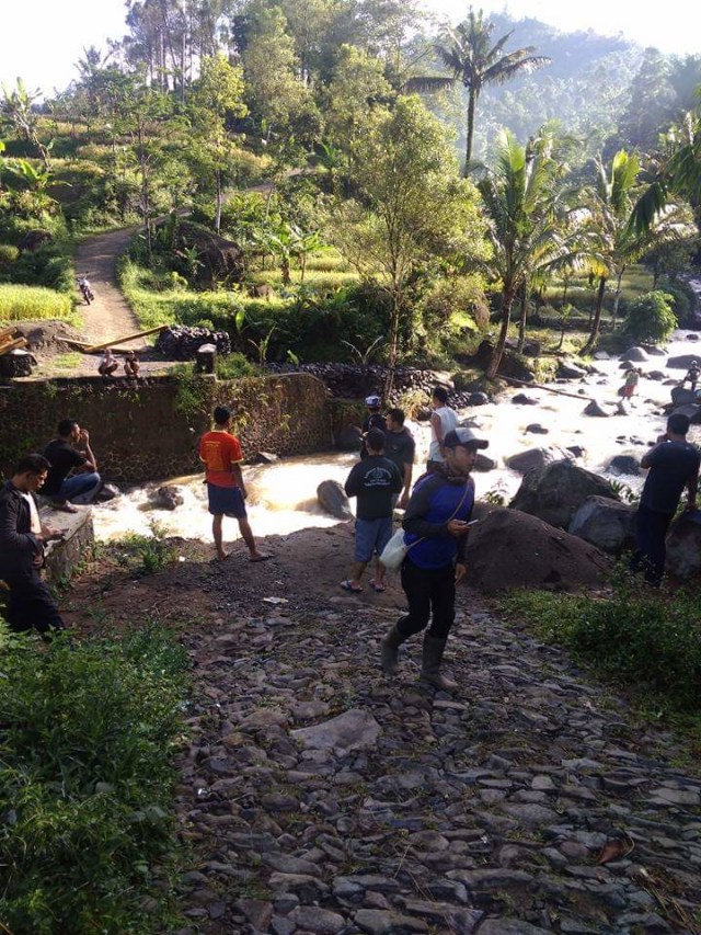 Sungai Cisarua Sukabumi Meluap
