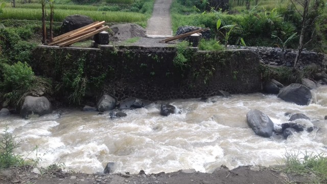 Sungai Cisarua Sukabumi Meluap