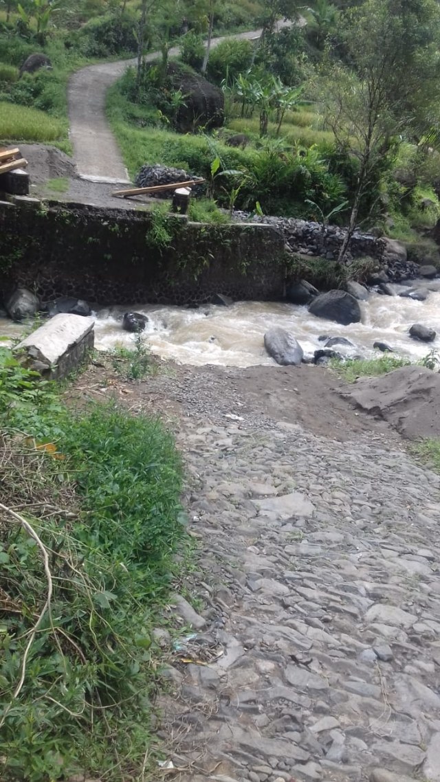Sungai Cisarua Sukabumi Meluap