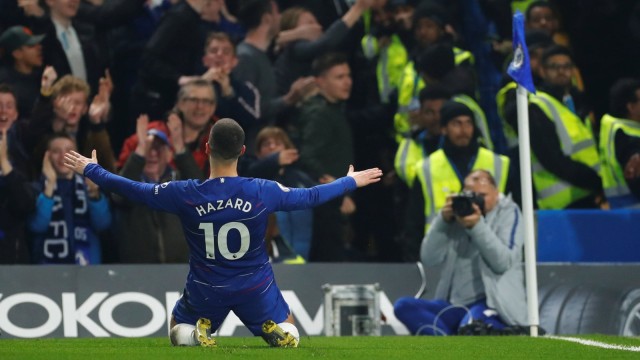 Hazard merayakan gol indahnya ke gawang West Ham. Foto: Reuters/Eddie Keogh