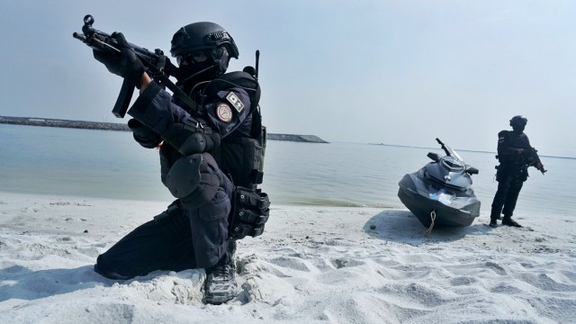 Satuan Gultor TNI saat melakukan latihan penanggulangan terorisme di Hotel Mercure Ancol, Jakarta, Selasa (9/4). Foto: Irfan Adi Saputra/kumparan