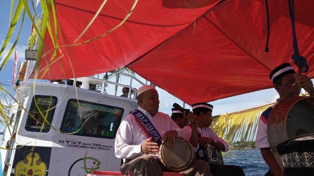 Melihat Proses Ritual Kololi Kie di Ternate (104242)
