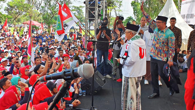 Ma'ruf Amin didampingi Ridwan Kamil saat berkampanye di Bandung Barat, 9 April 2019. Ma'ruf saat itu mendoakan agar ada orang Sunda yang kelak menjadi Presiden RI. Foto: Dok. Tim Media Ma'ruf Amin