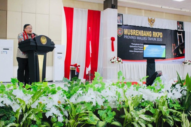 Menteri PPN/Kepala Bappenas Bambang Brodjonegoro saat memberi sambutan pada Musrenbang Provinsi Maluku di Islamic Center, Ambon Selasa (9/4). (Foto: ambonnesia)