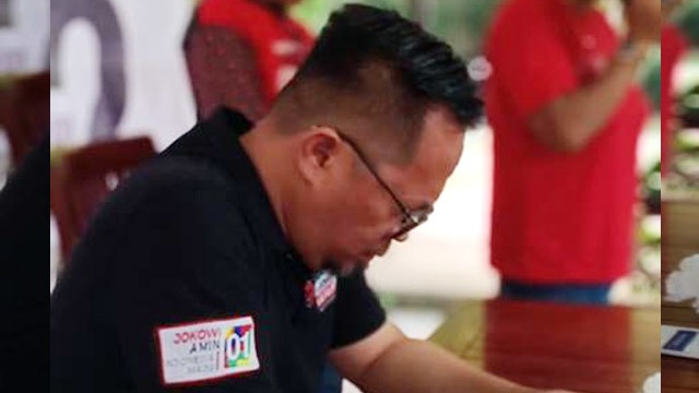richard sualang berdoa.jpg