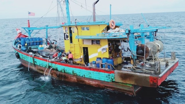 KKP tangkap empat kapal ikan ilegal berbendera Vietnam dan dua kapal berbendera Malaysia. Foto: Dok. KKP