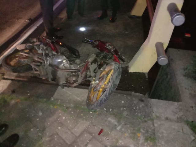 Kondisi sepada motor milik korban yang terjatuh di Jembatan Jurug, Kota Solo, pada Selasa (09/04/2019). (Agung Santoso)