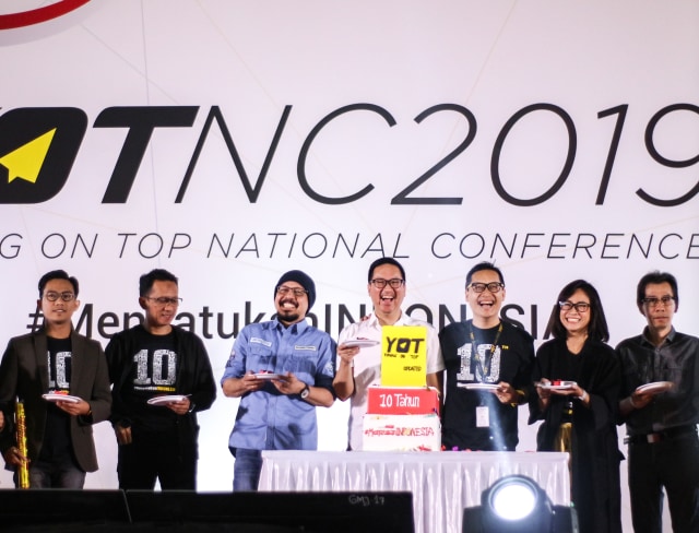 Young On Top merayakan sepuluh tahun berdirinya di acara Yong On Top National Conference 2019, (Sabtu, 6/4/2019). Foto: Fanisa Maghfira.