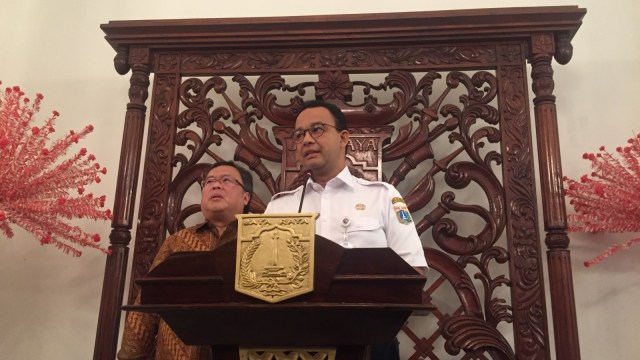 Gubernur DKI Jakarta Anies Baswedan (kanan) dan Kepala Bappenas, Bambang Brodjonegoro di Balai Kota. Foto: Moh Fajri/kumparan
